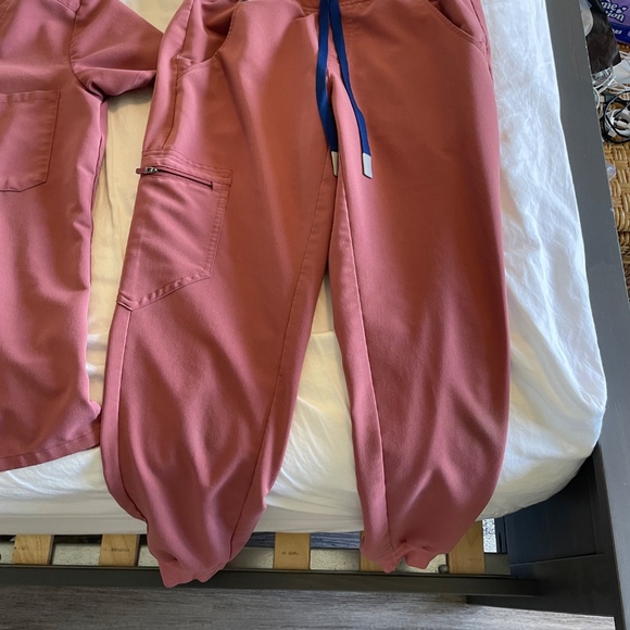 FIGS Women’s Scrubs - Mauve - Picture 5 of 7